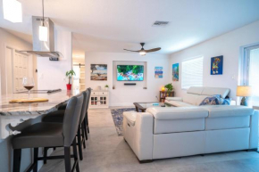 Modern 3 Bed House - Minutes to Downtown & Siesta Key - Pet Friendly